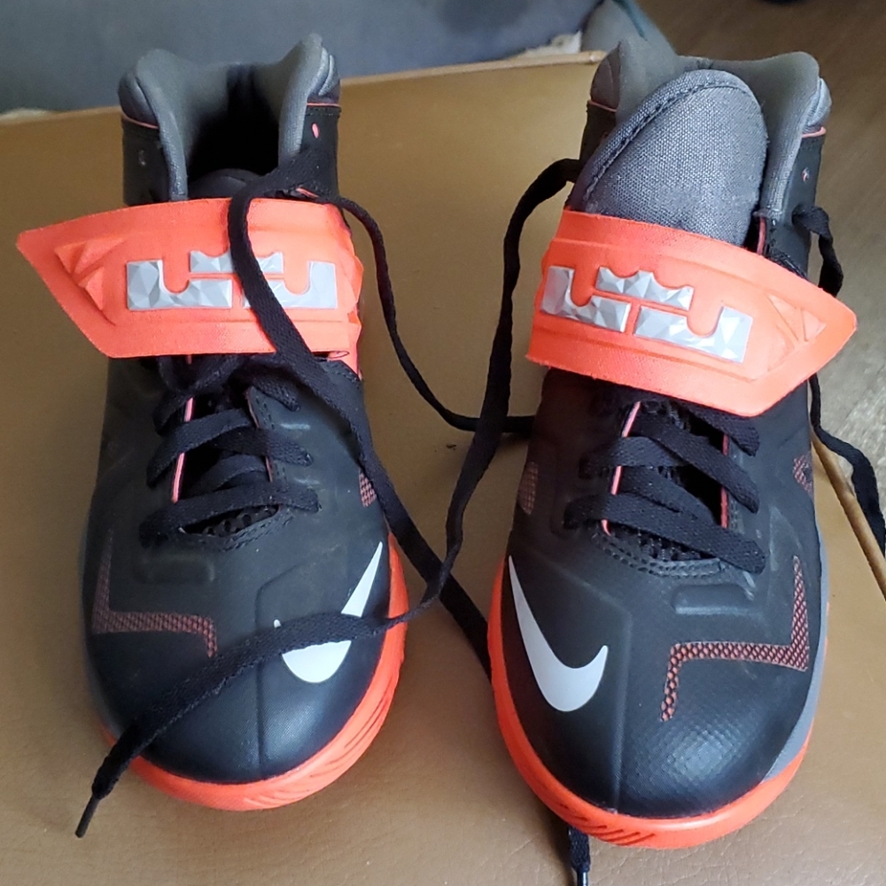 Boys size 5y orange/black/Grey lebron soldier VII